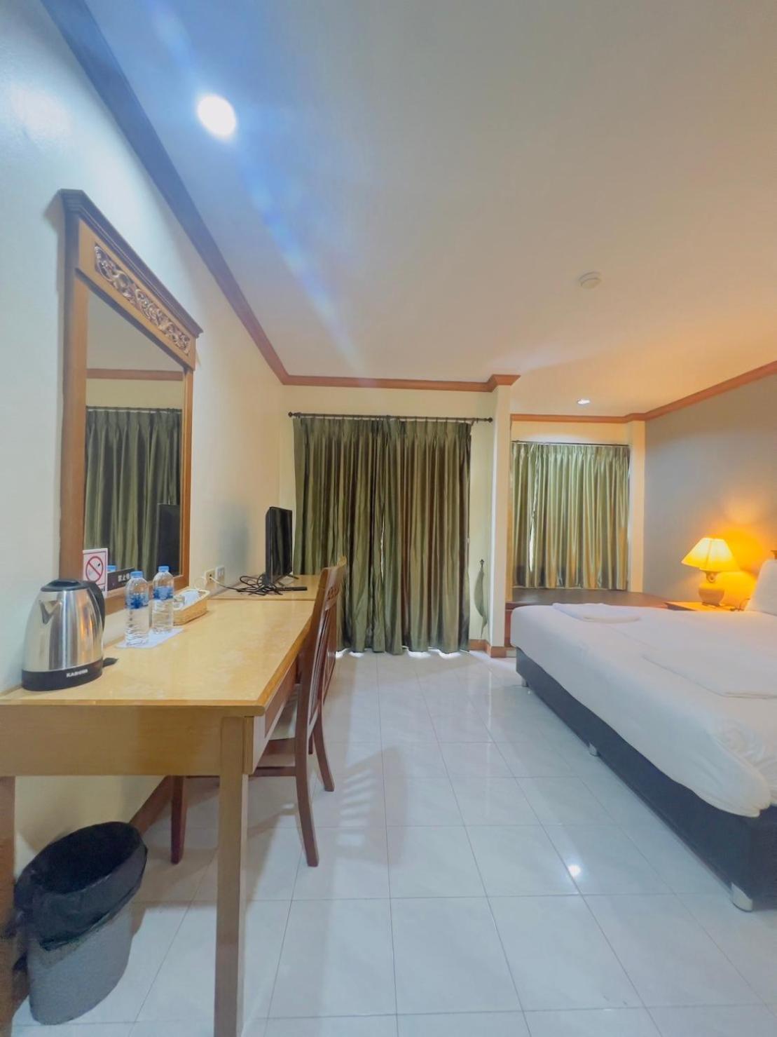 Отель Royal Vista Patong Экстерьер фото