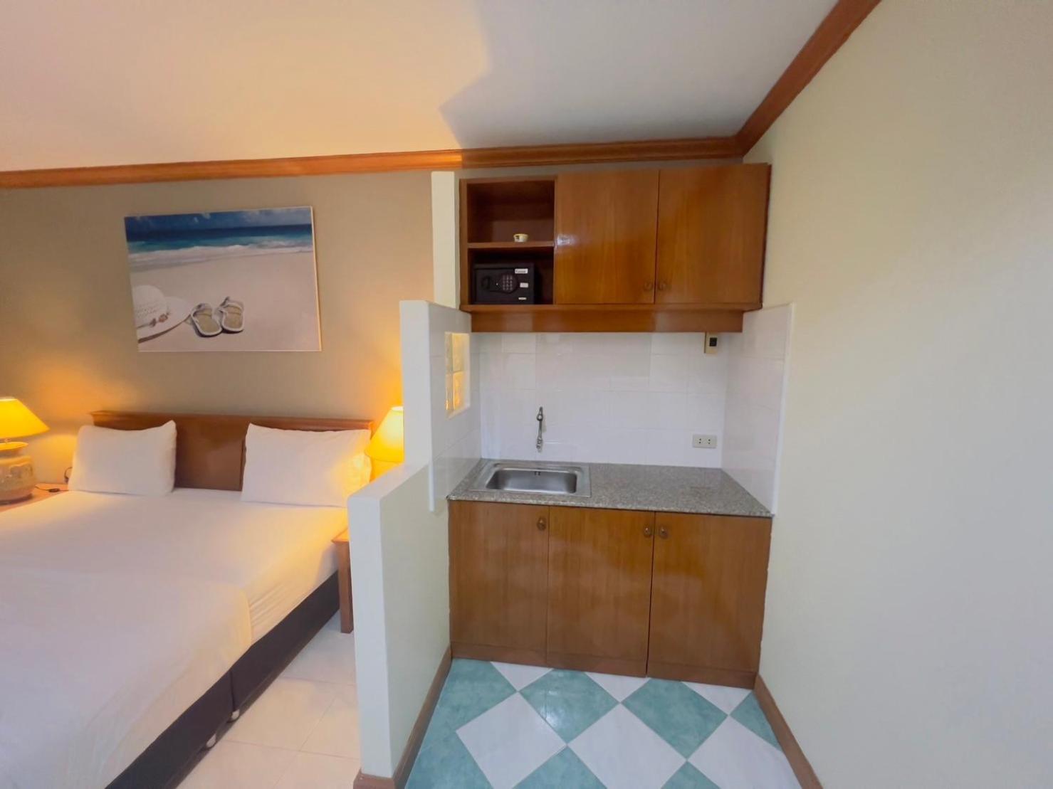 Отель Royal Vista Patong Экстерьер фото